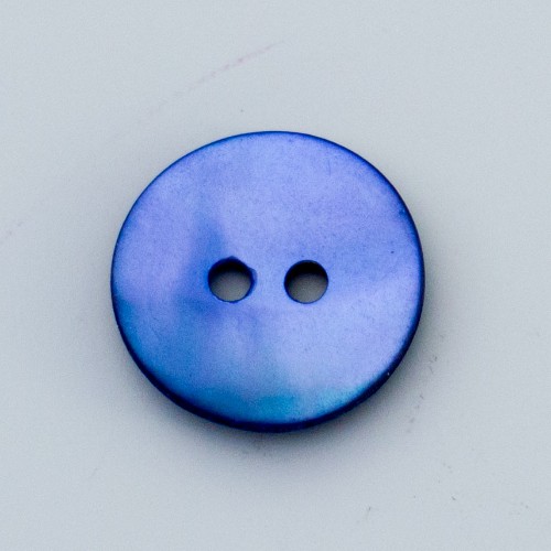 Bild på Färgade pärlemorsknappar ifrån Garnstudio Blå 15mm