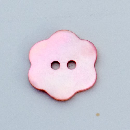 Bild på Färgade pärlemorsknappar ifrån Garnstudio Blomma ljrosa 15mm