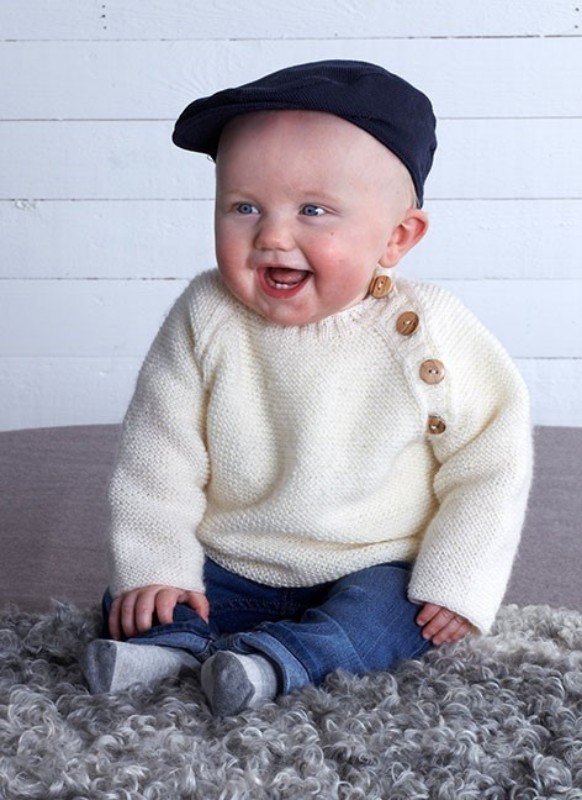 Bild på Tröja med rätstickad och raglanärm till baby i Baby merino