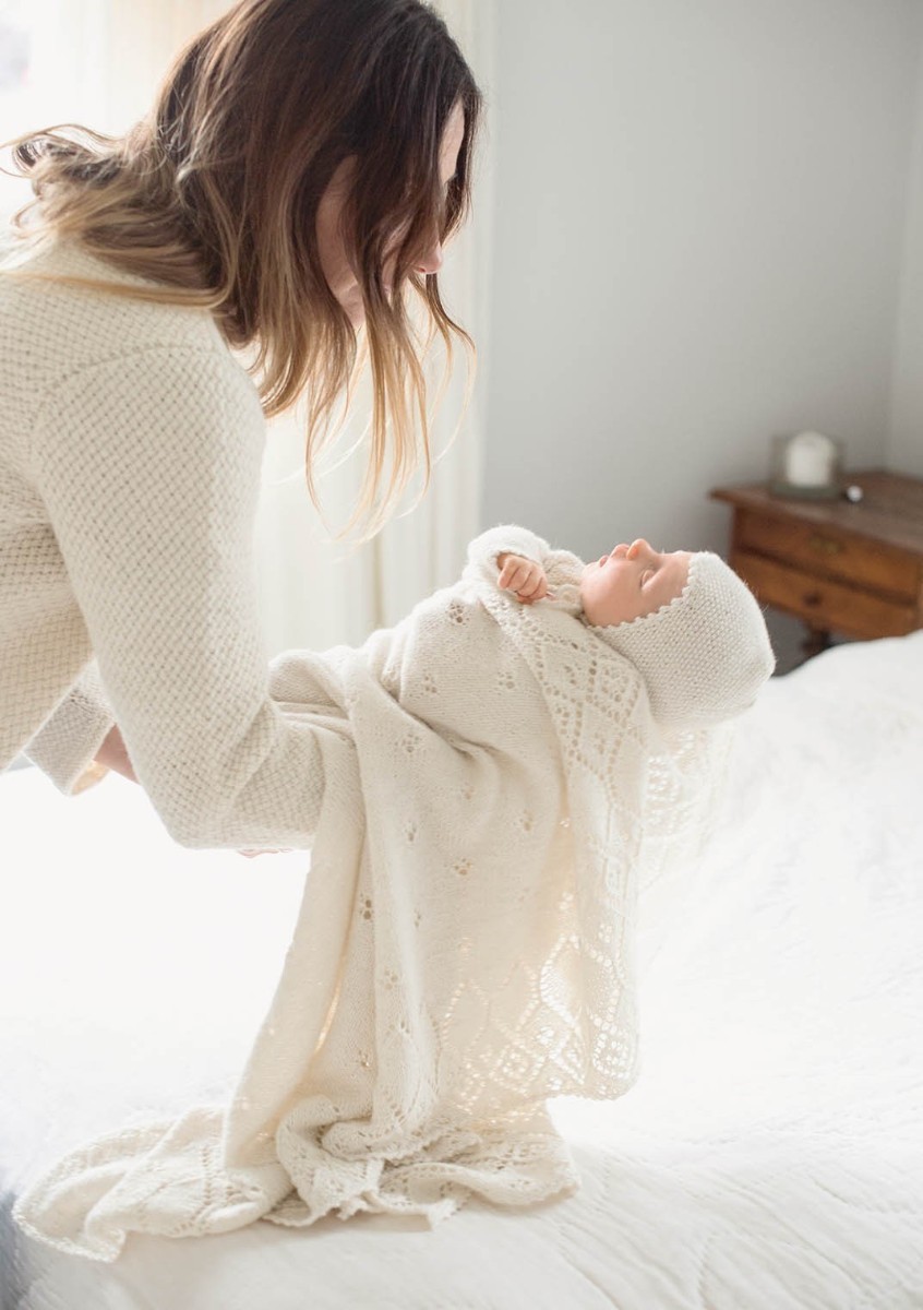 Bild på "NOBEL" Stickad babyfilt i Alpakka Silke från Sandnes Garn design Leila & Hafzi