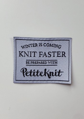 Bild på Märklapp "Winter is coming knit faster be prepared with Petite Knit"