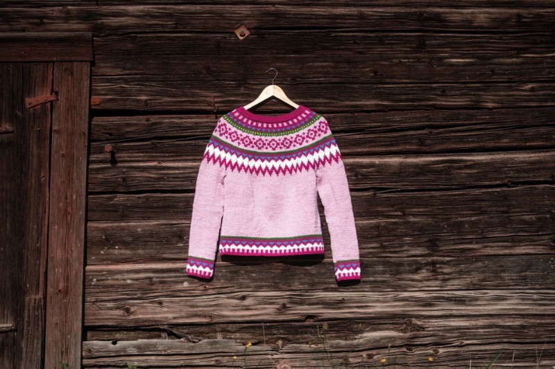Bild på 'Bubbelgum' - långärmad tröja med mönsterok i Alpe