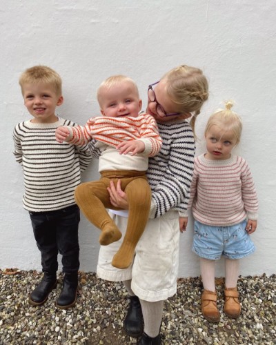 Bild på FRIDAY SWEATER stickad i Sunday fr. 1år-14år