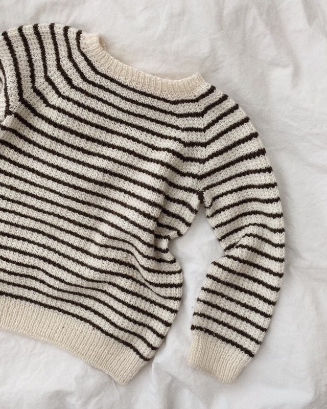 Bild på FRIDAY SWEATER stickad i Sunday fr. 1år-14år