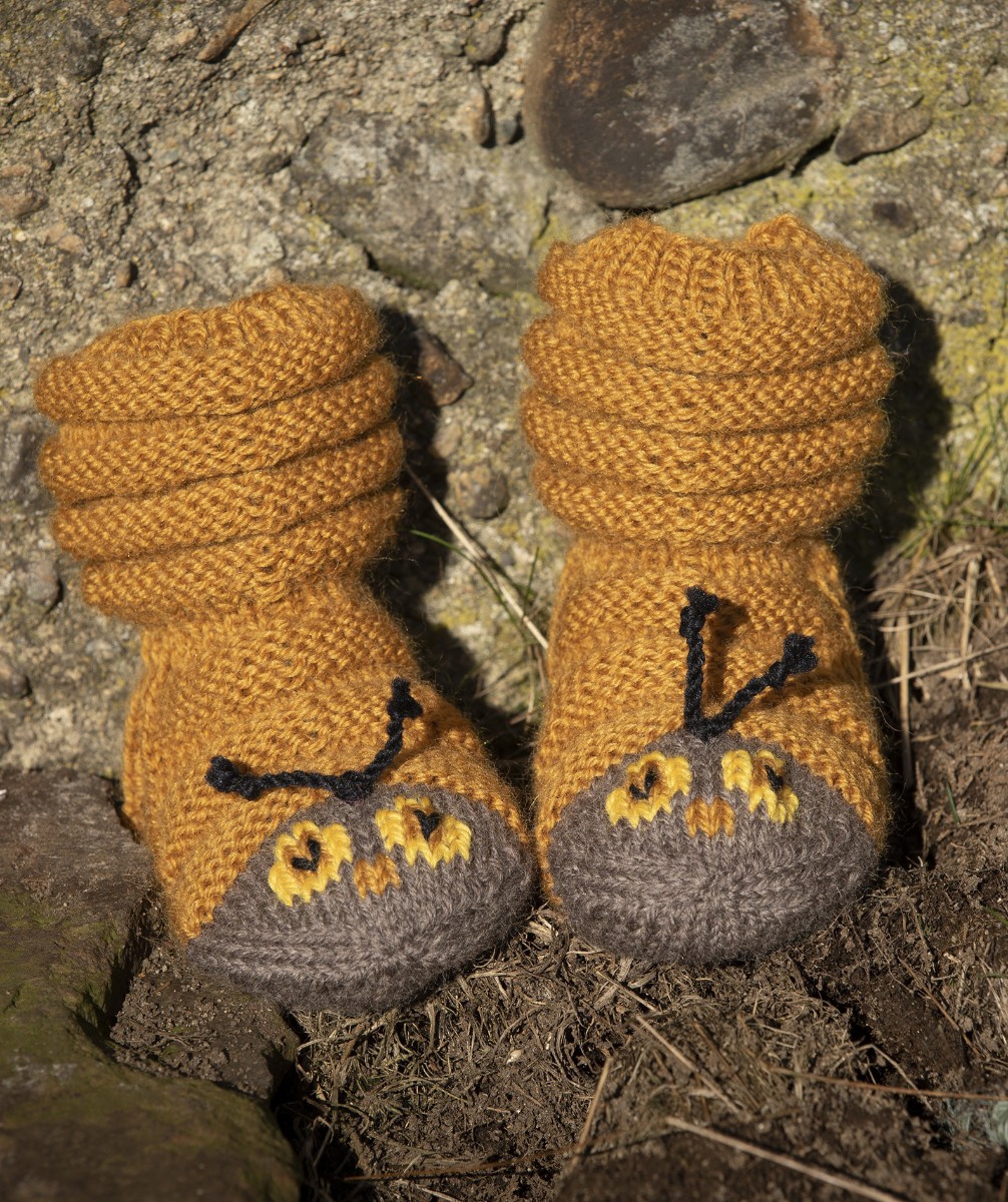 Bild på Mönsterkatalog, Stickade sockor i Alpaca Storm  1908