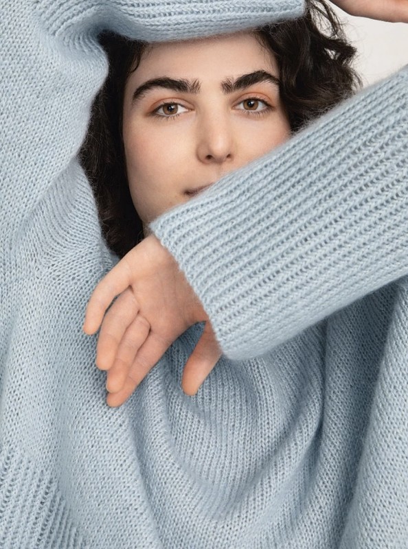 Bild på Franky Genser stickmönster i Alpkka Silke och Tynn Silk Mohair 2209