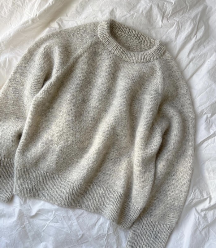 Bild på Monday Sweater stickad i dubbeltrådig Sunday och Tynn Silk Mohair