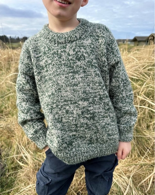 Bild på ”MELANGE SWEATER JUNIOR” i dubbel tråd Sunday eller Tynn Peer Gynt