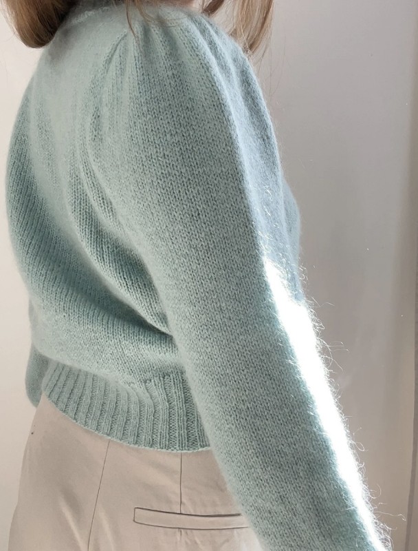 Bild på "Gabi Blouse" stickad i Sunday och Tynn Silk Mohair från LeKnit