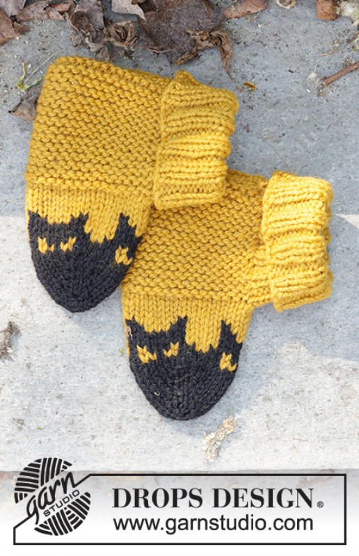 Bild på Holy Socks! Stickade tofflor till barn i Drops Alaska