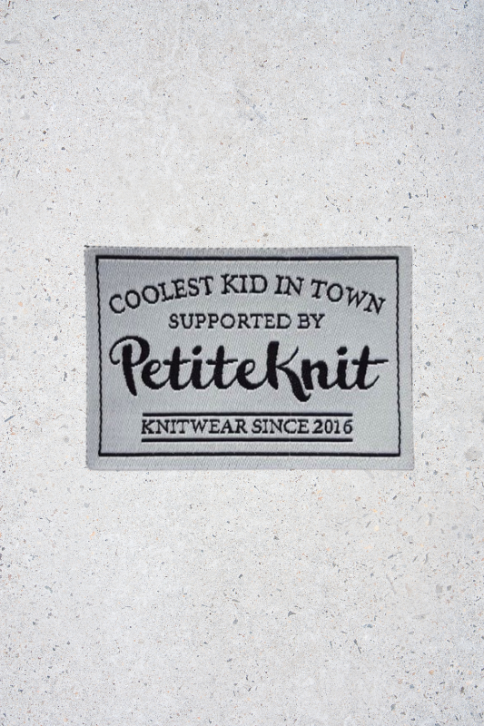 Bild på "Coolest kid in town" märke från PetiteKnit