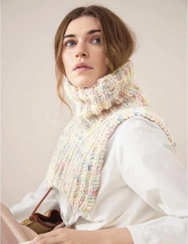 Bild på ”HANNAH NECK” stickad i Poppy, KOS och Tynn Silk Mohair 2403-3a,3b,3c