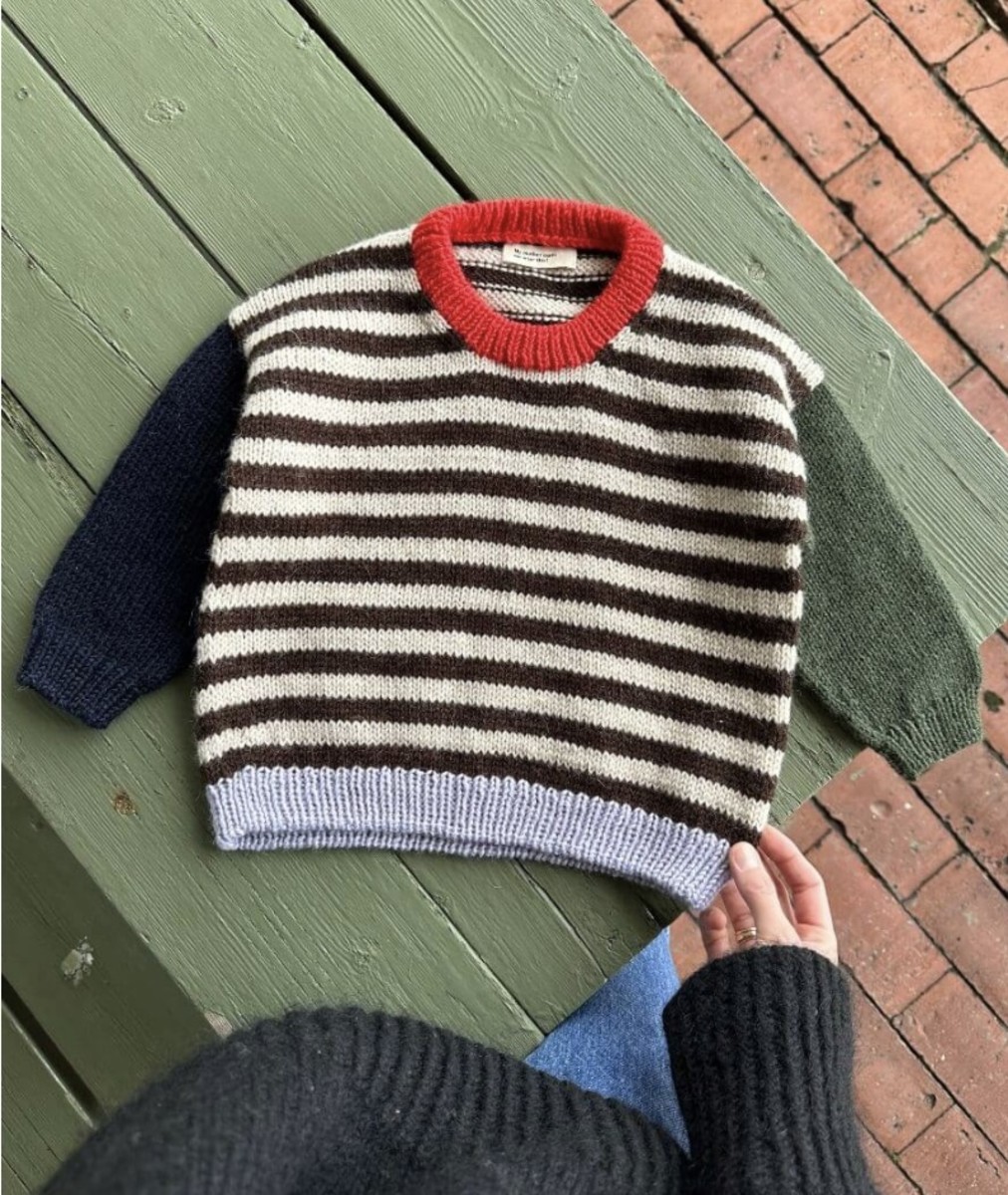 Bild på ”HOLGER SWEATER” stickad i Peer Gynt