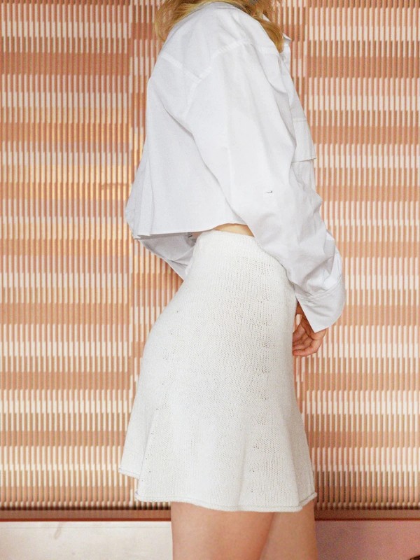 Bild på "MILLY SKIRT" & "MILLY SWEATER" kjol i lång och kort modell är stickad i Line 2404-8a, 8b och 8c 