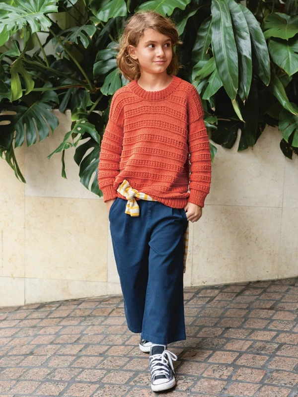 Bild på "FILLIP SWEATER JUNIOR" stickad i Mandarin Petite 2405-4