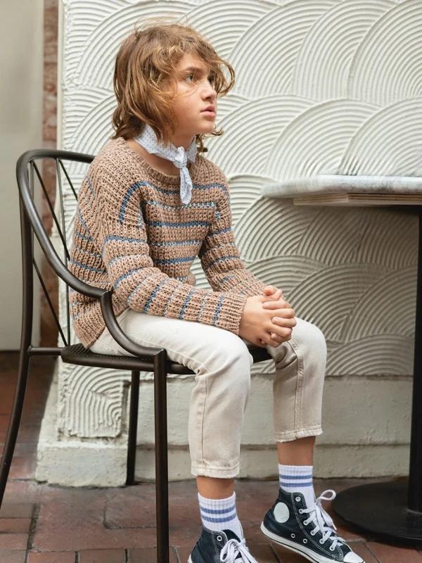 Bild på "SEBBE SWEATER JUNIOR" stickad i Mandarin Petit och Line 2405-3