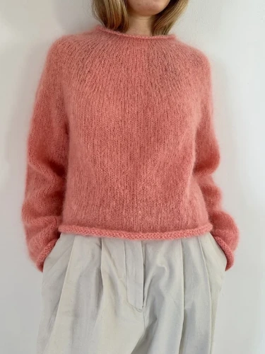 Bild på "PLAIN YOKE SWEATER" stickad i Ballerina Chunky Mohair mönster från LeKnit