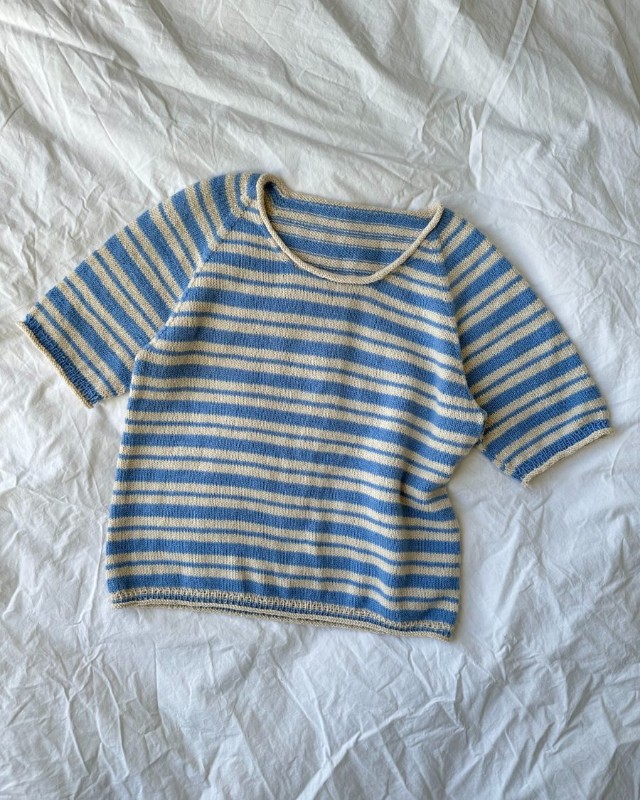 Bild på "AMÉLIE TEE" stickad i Sunday från PetiteKnit