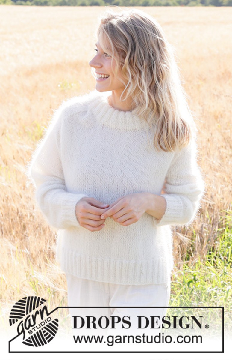 Bild på "Moonrise Sweater" stickad med 3 trådar Kid-silk