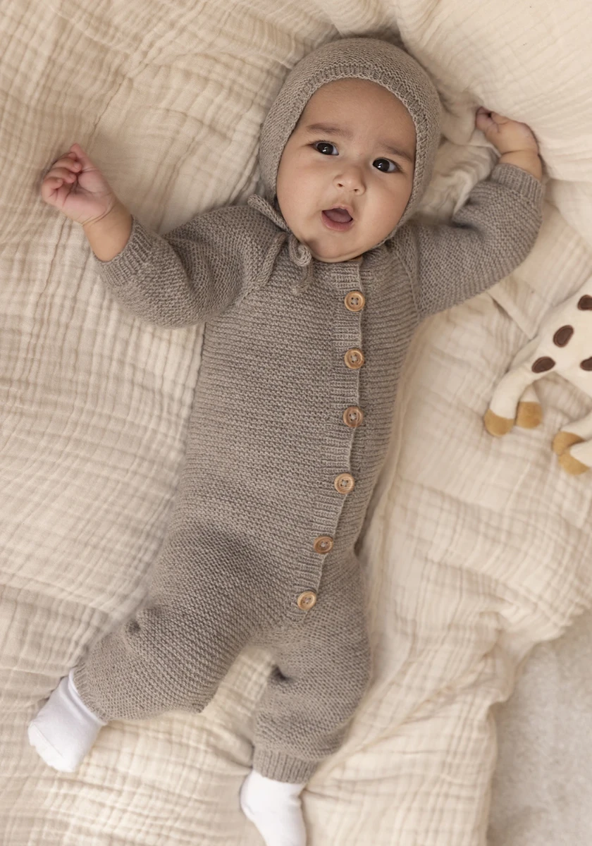 Bild på «Søren» dress och mössa stickad i Trend Merino Petite 2417-4