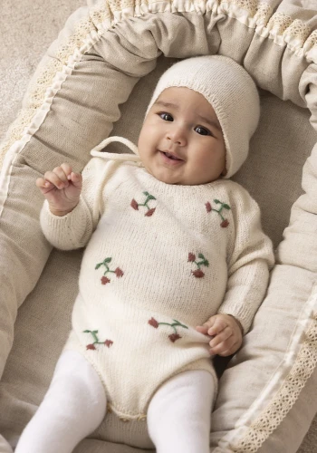 Bild på «Åsa» body & mössa stickad i Trend Merino Petite  2417-17