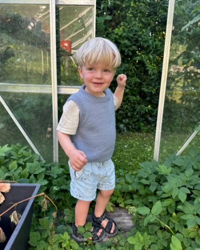 Bild på "NOVICE SLIPOVER JUNIOR" i Peer Gynt eller Double Sunday från PetiteKnit
