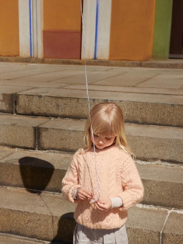 Bild på "CORNELIA SWEATER JUNIOR" stickad i en tråd Double Sunday och en tråd Tynn Silk Mohair, 2408-1
