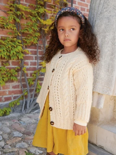 Bild på "CORNELIA CARDIGAN JUNIOR" stickad i KOS, 2408-4