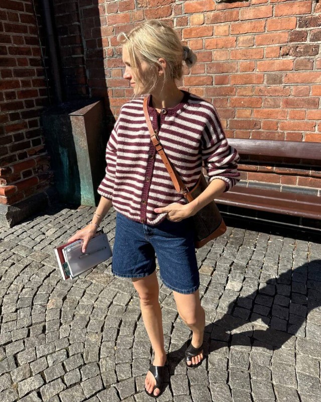 Bild på "Olga Jacket" stickad i Peer Gynt från PetiteKnit