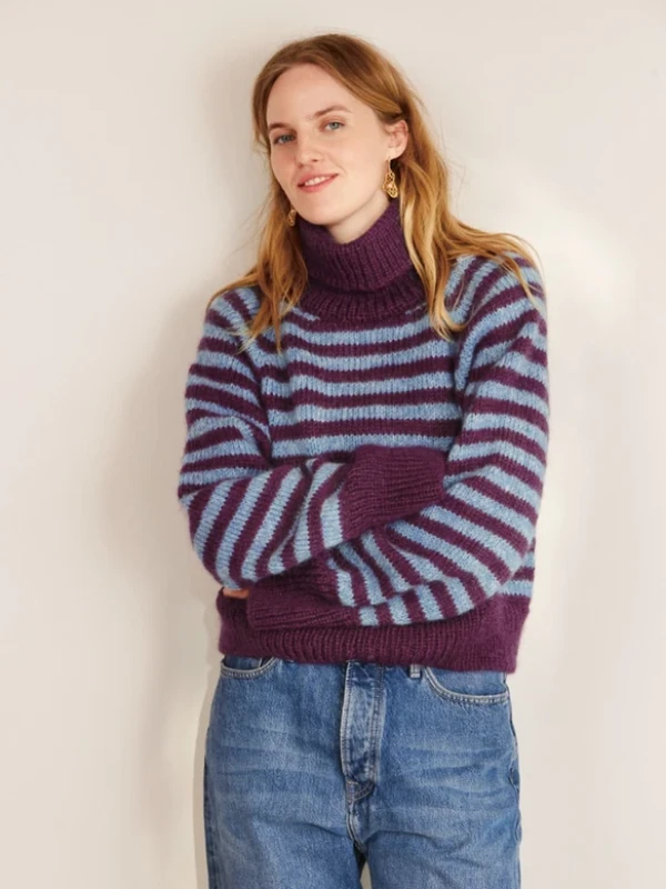 Bild på "SOUTH SWEATER" stickad med en tråd Peer Gynt och en tråd Tynn Silk Mohair. 2409-9