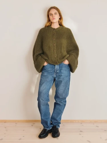 Bild på "PENNY CARDIGAN" stickad med en tråd Tynn Peer Gynt och en tråd Tynn Silk Mohair 2409-3