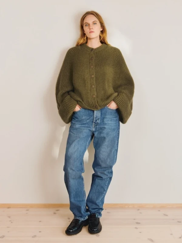 Bild på "PENNY CARDIGAN" stickad med en tråd Tynn Peer Gynt och en tråd Tynn Silk Mohair 2409-3