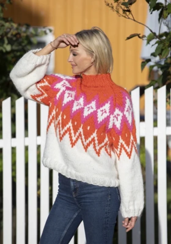 Bild på "Symphony of Sweater i Snorre" mönsterkatalog rån VikigGarn 2426