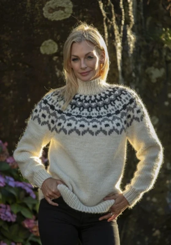 Bild på "Symphony of Sweater i Snorre" mönsterkatalog rån VikigGarn 2426