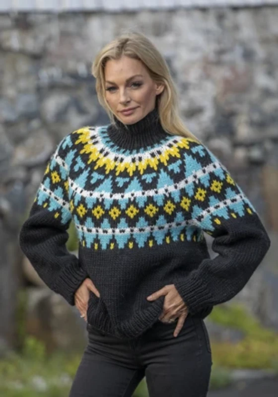 Bild på "Symphony of Sweater i Snorre" mönsterkatalog rån VikigGarn 2426