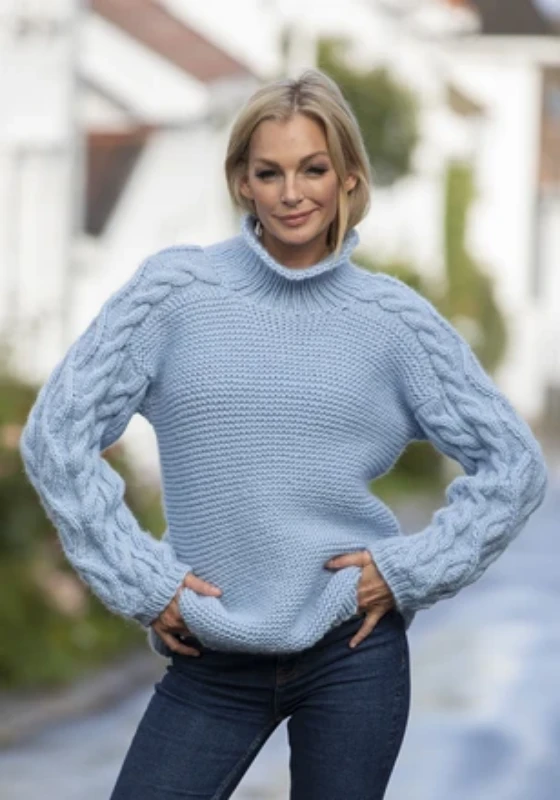 Bild på "Symphony of Sweater i Snorre" mönsterkatalog rån VikigGarn 2426