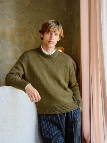 Bild på "WILLIAM SWEATER MAN" stickad med en tråd Sunday och en tråd Alpakka Följetråd. 2412-1