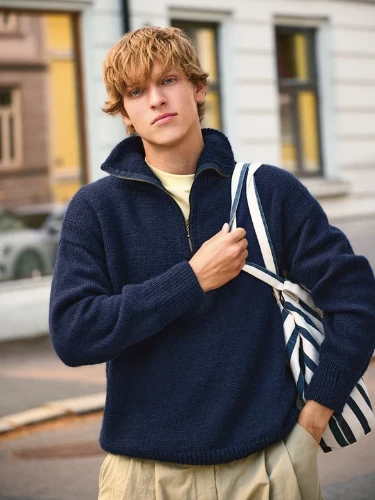 Bild på "MATTHEW SWEATER MAN" stickad i Peer Gynt 2412-4