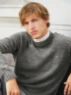 Bild på "BRENDAN SWEATER MAN" stickad i en tråd Tynn Peer Gynt och en tråd Alpakka Följetråd. 2412-5