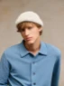 Bild på "HIPSTER BEANIE" stickad med en tråd Alpakka Ull och en tråd Alpakka Följetråd. 2412-6