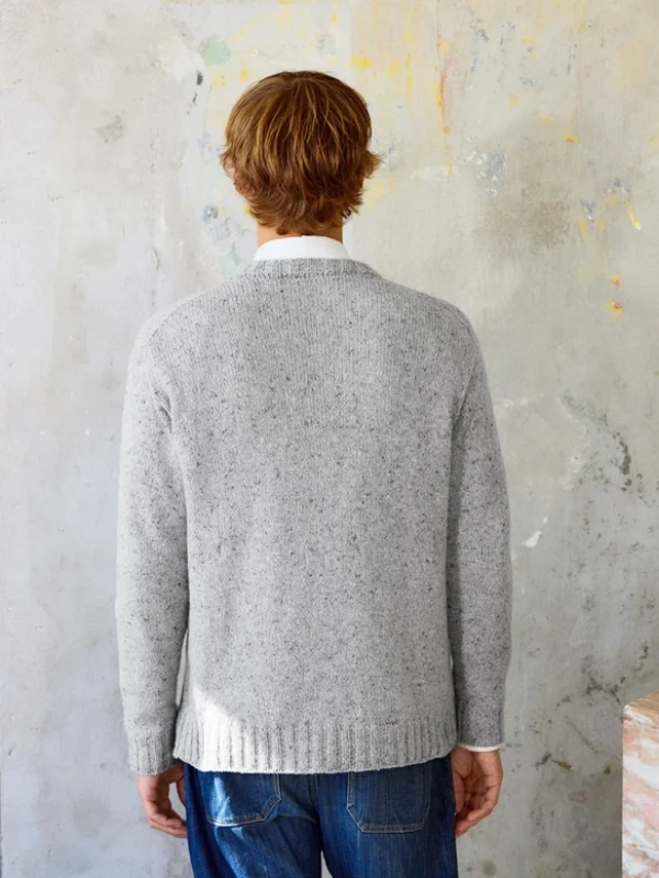 Bild på "BRENDAN SWEATER MAN TWEED" stickad i Tweed Recycled 2412-8