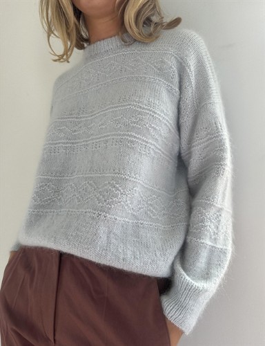 Bild på "Porcelain Damask Sweater" stickad i sunday och Tynn Silk Mohair, mönster från Leknit