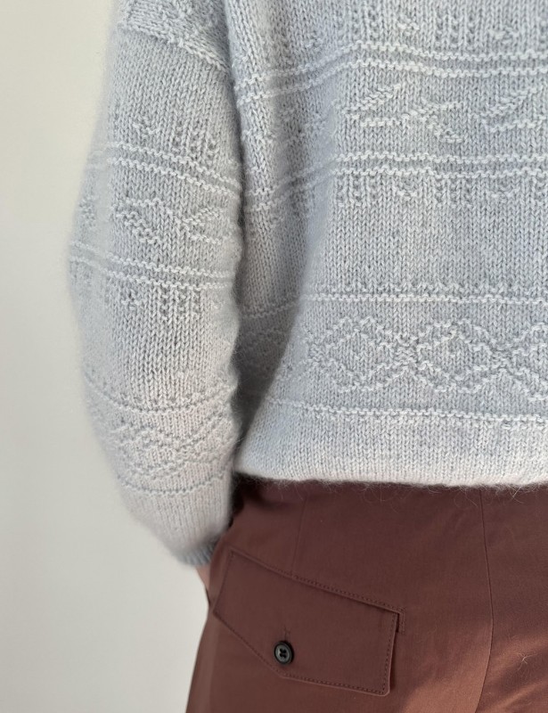 Bild på "Porcelain Damask Sweater" stickad i sunday och Tynn Silk Mohair, mönster från Leknit