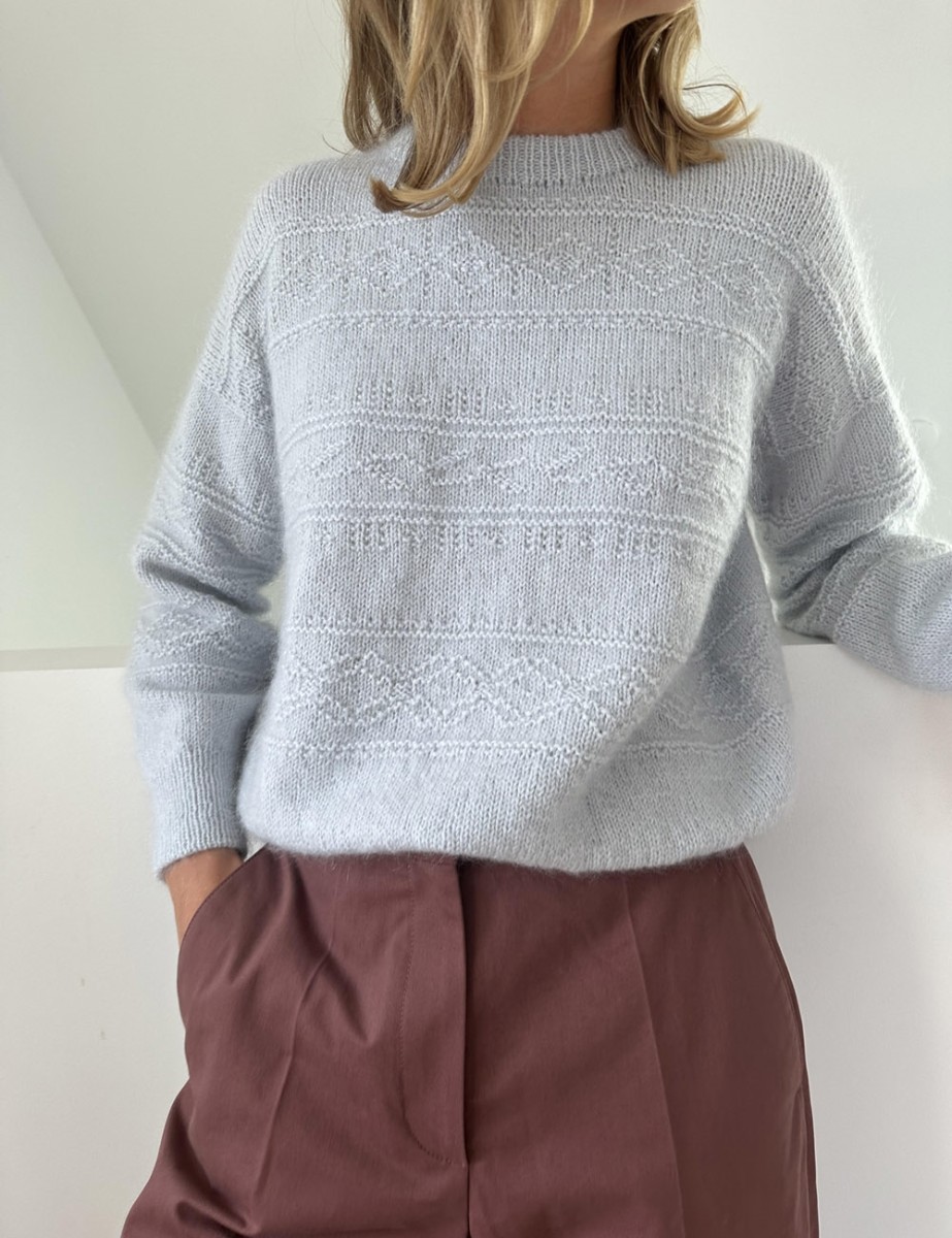 Bild på "Porcelain Damask Sweater" stickad i sunday och Tynn Silk Mohair, mönster från Leknit