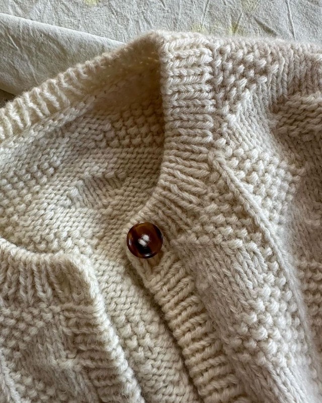 Bild på "ESTHER JACKET" från PetiteKnit