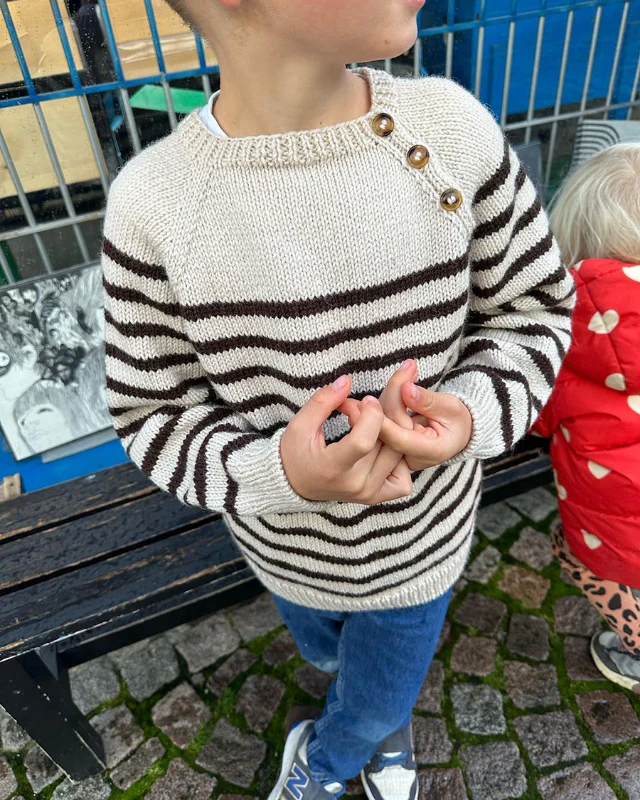 Bild på "SEASIDE SWEATER" stickad i Double Sunday