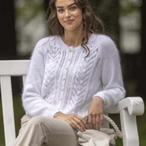 Bild på "Celine" kofta stickad med en tråd Björk och en tråd Viking Kid/silk 2425-6