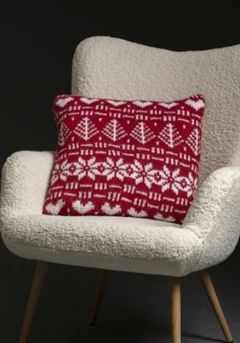 Bild på "Filippa" kudde stickad i Alpaca Bris ingår i katalog 2431