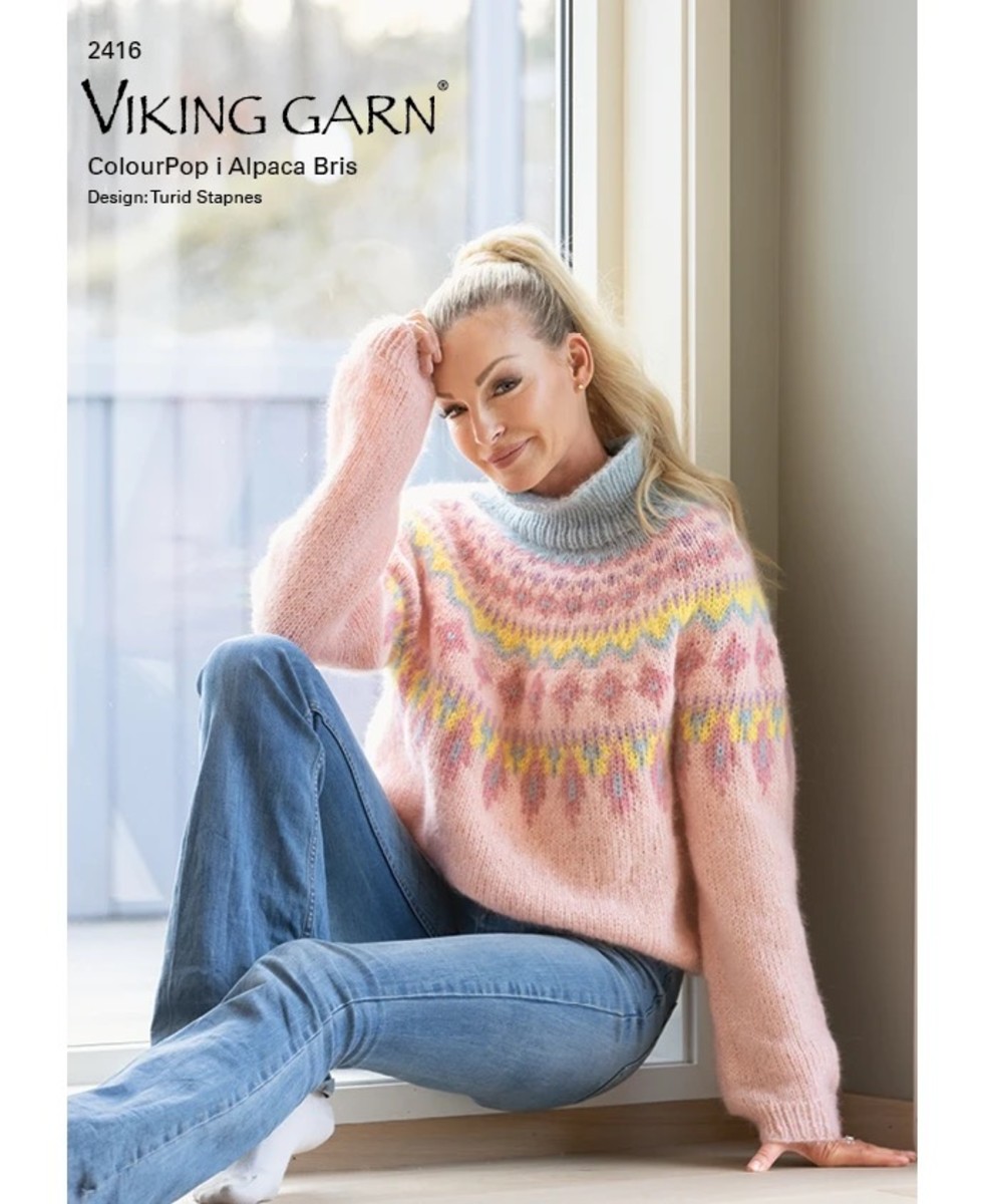 Bild på "Evelina" genser ingår i mönsterkatalog 2416
