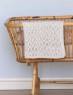 Bild på "Hjem" baby filt stickad i Alpakka Silke mönster finns på Svenska från LeKnit